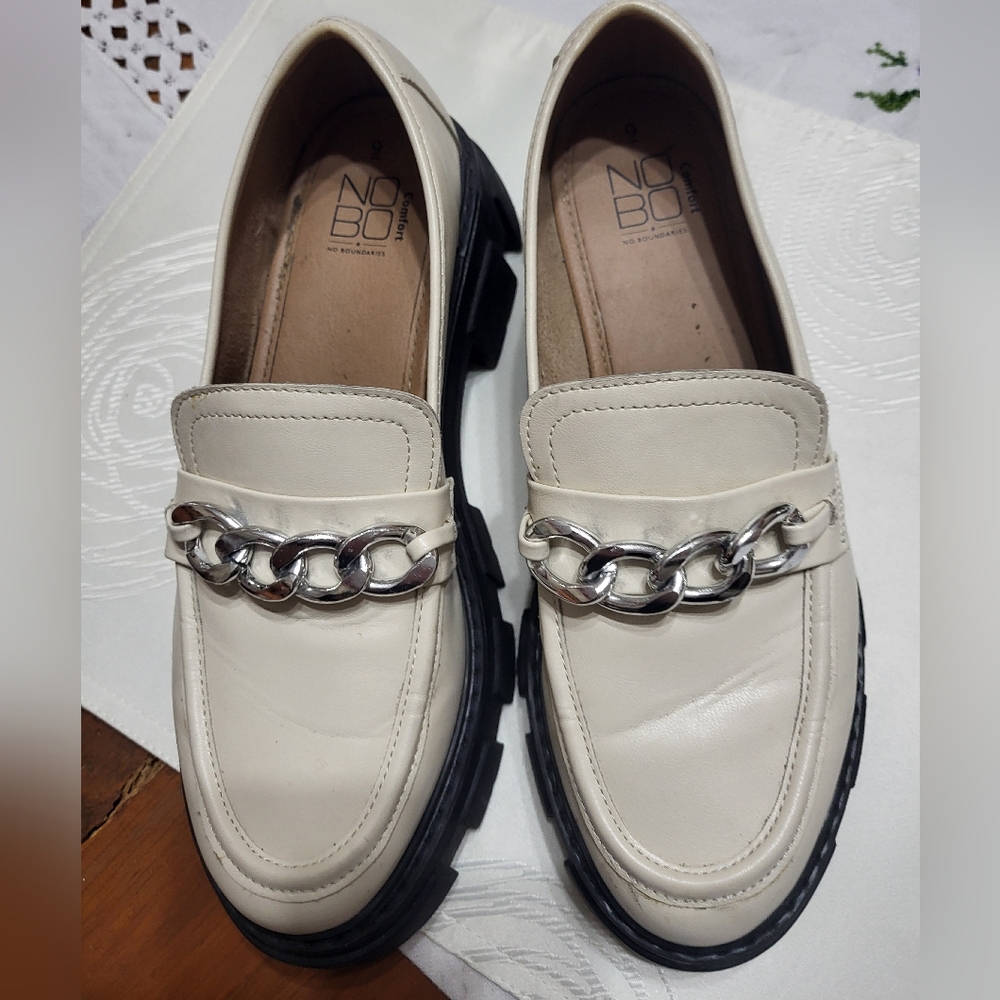 NOBO Women's Cream Flats with Silver Chain